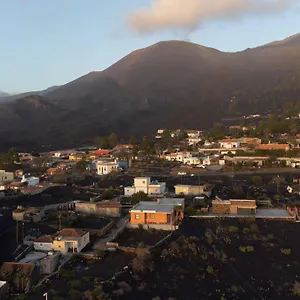https://finca-las-huellas-moderno-apartamento-con-vistas-al-mar.in-canary-islands.com
